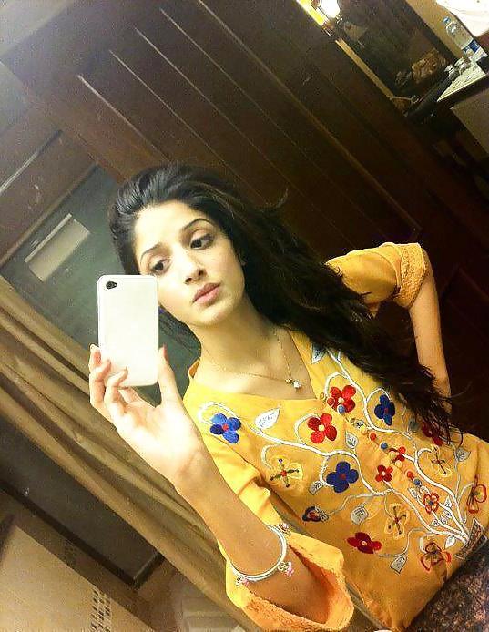 25P Mawra Hocane
