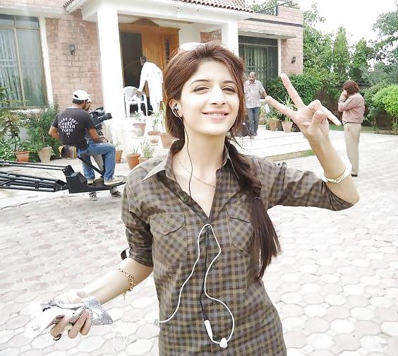 25P Mawra Hocane