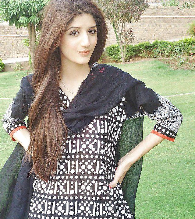 25P Mawra Hocane