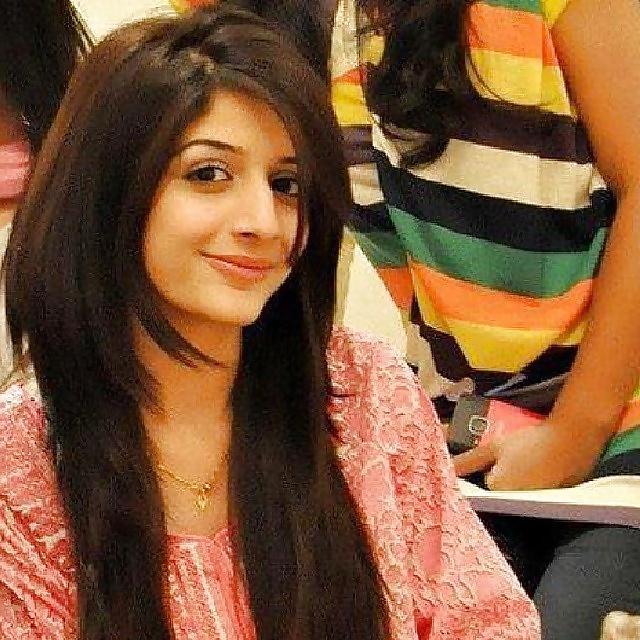 25P Mawra Hocane