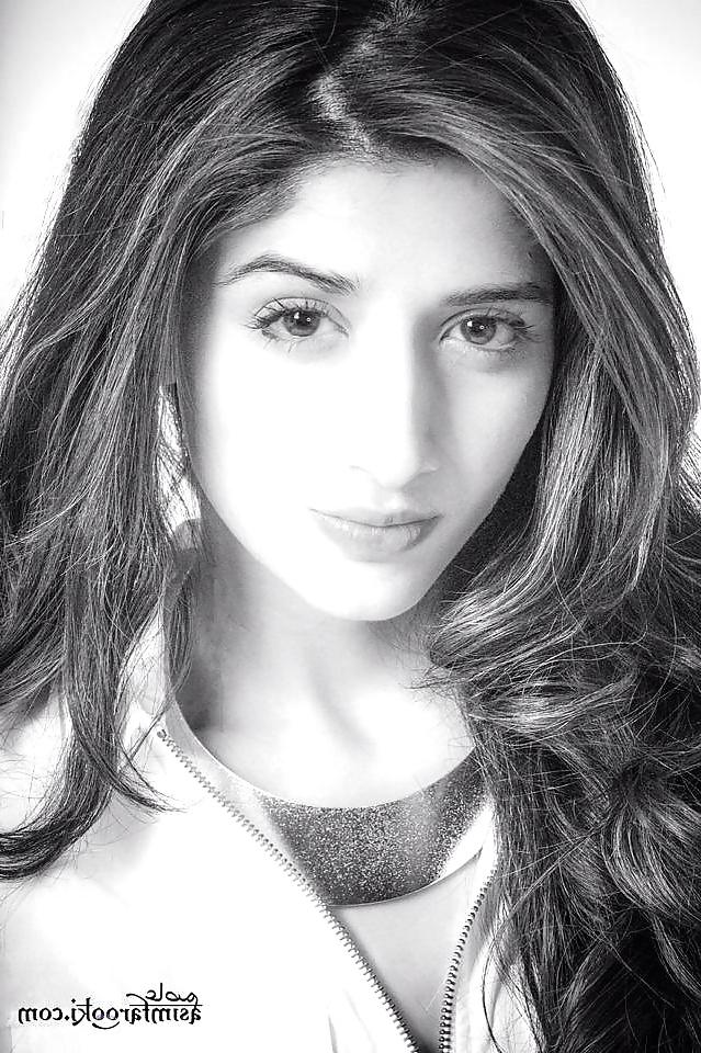 25P Mawra Hocane