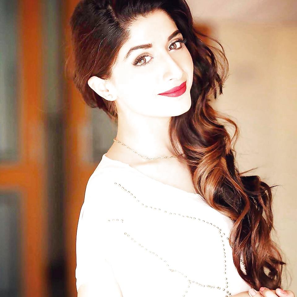 25P Mawra Hocane