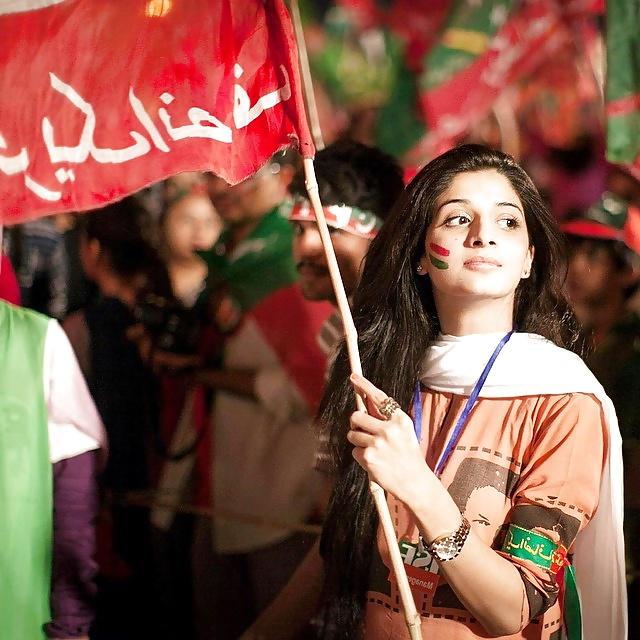 25P Mawra Hocane
