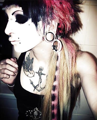 18P Emo girls with nice tattoos