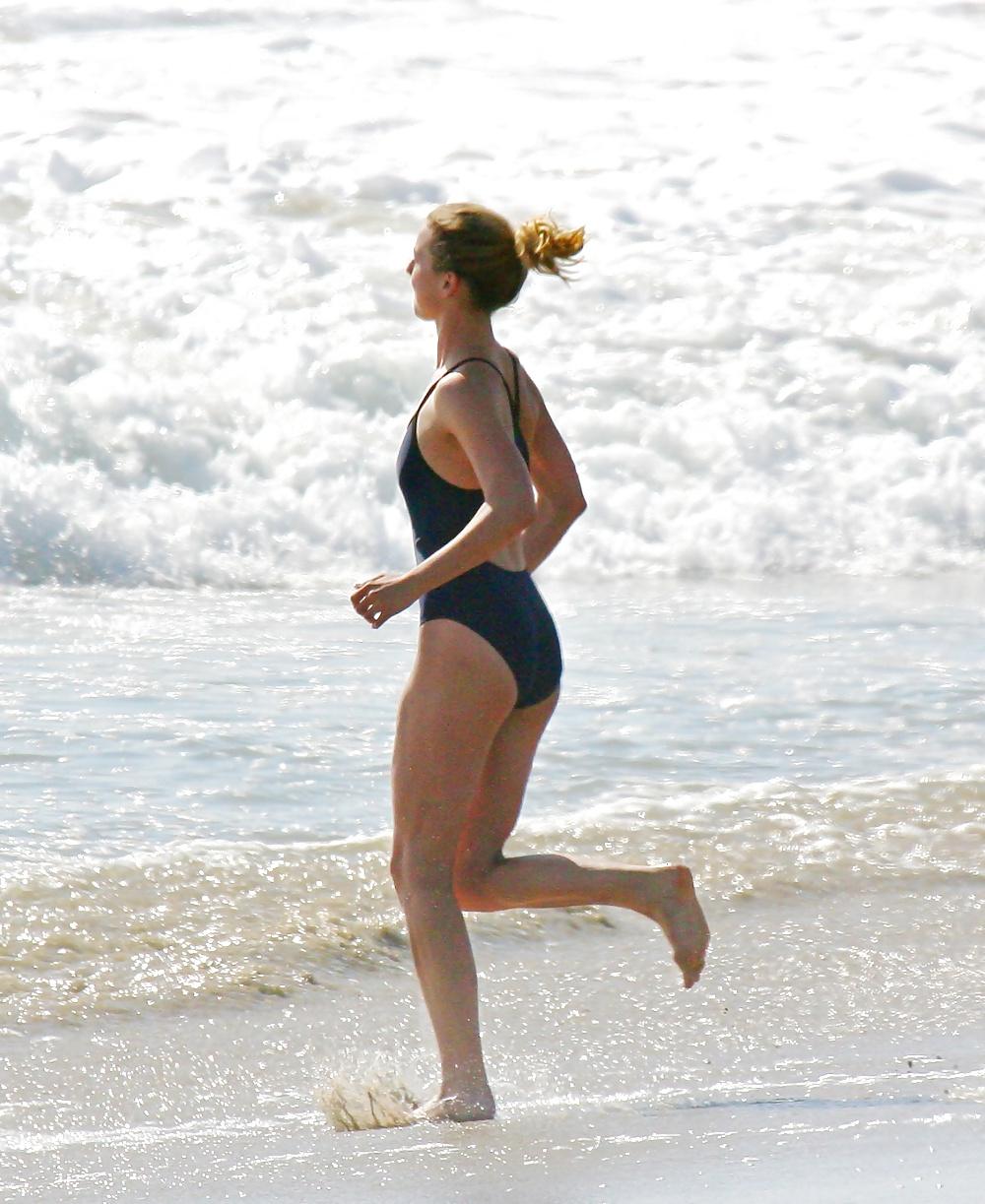 25P Emily vancamp
