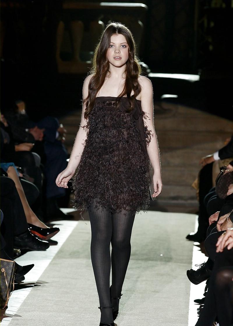 25P Celebrities In Pantyhose 4