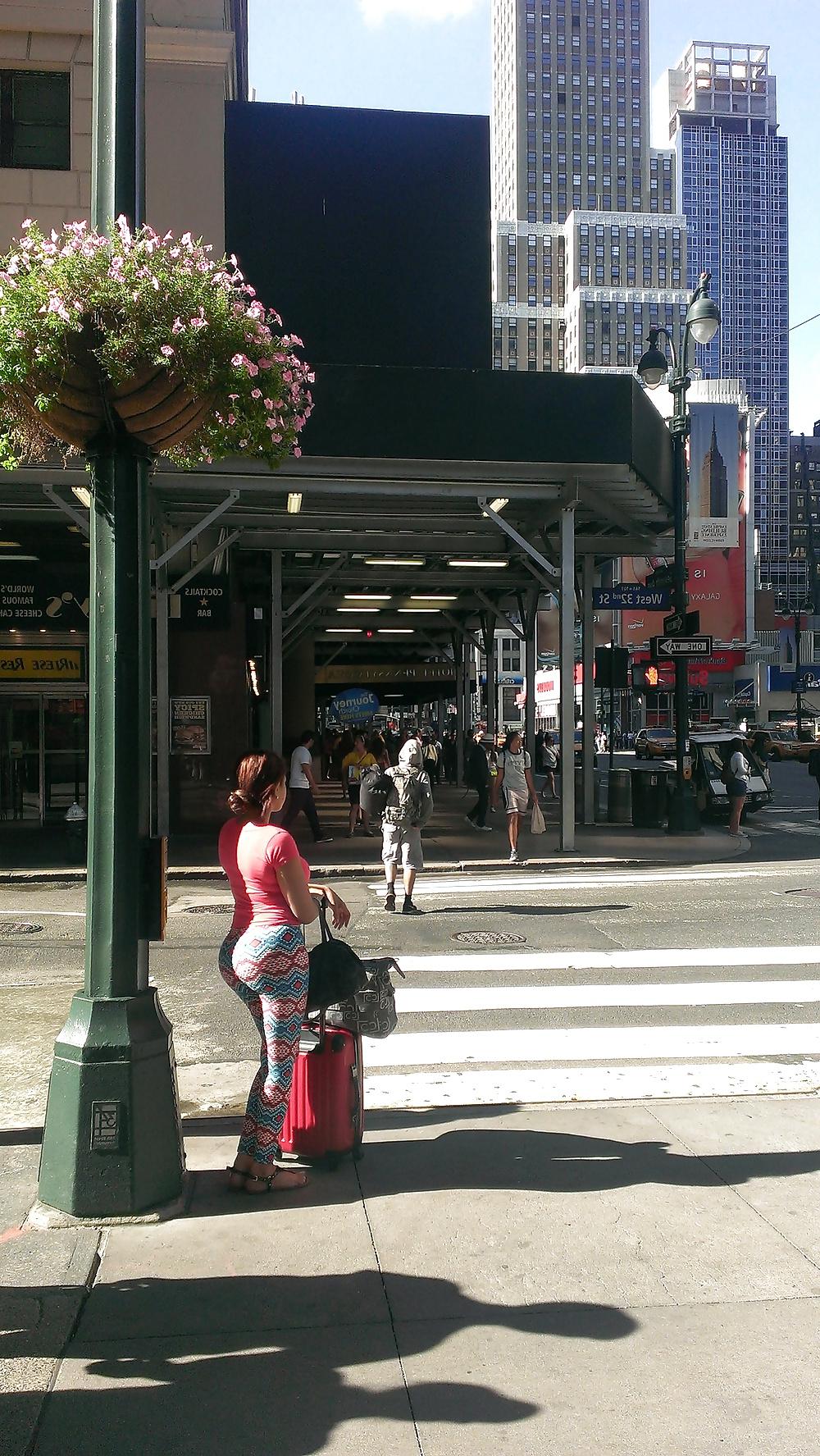 10P NYC upskirts and booty