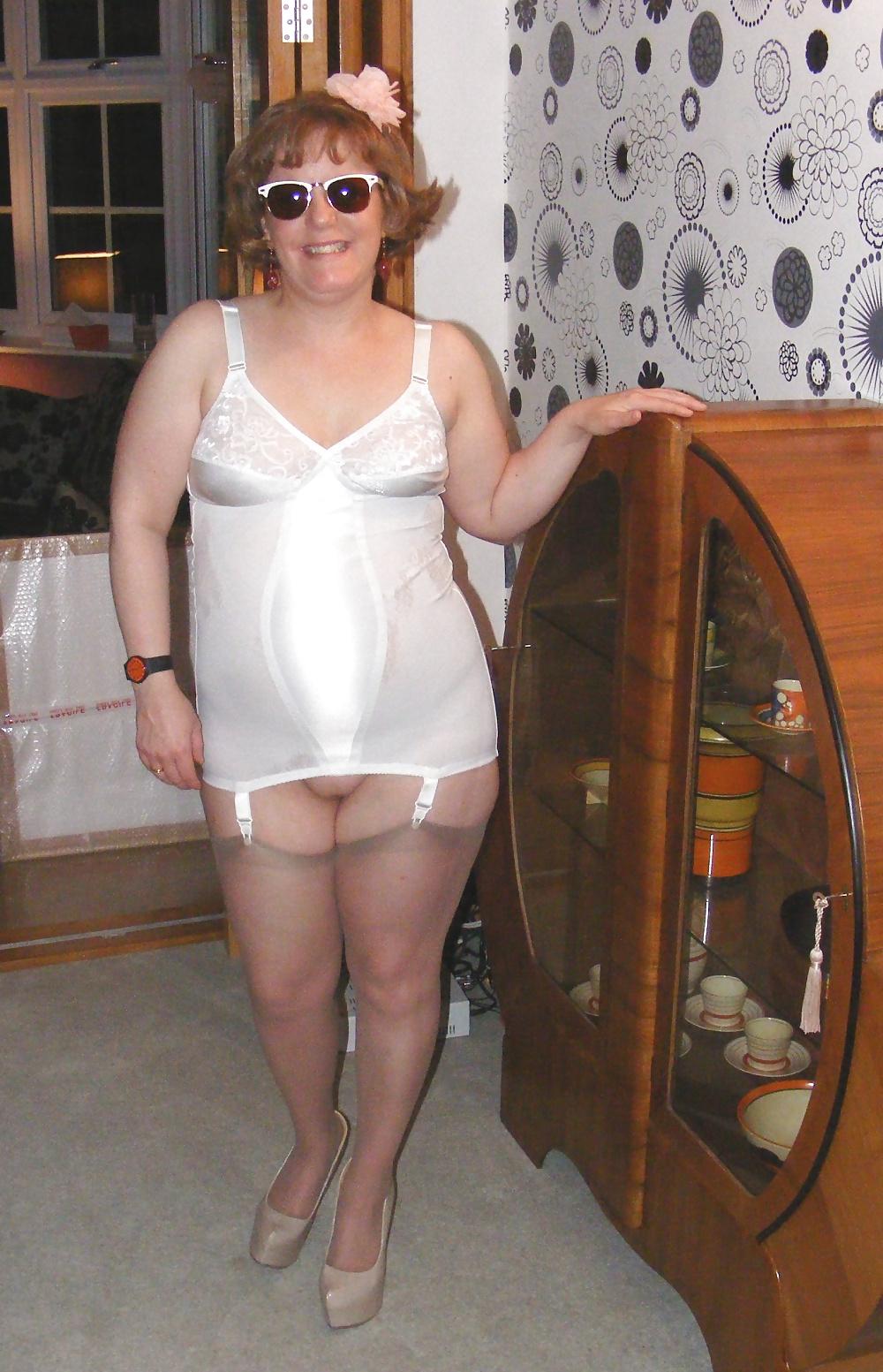 22P K and AussieSam in girdles and stockings