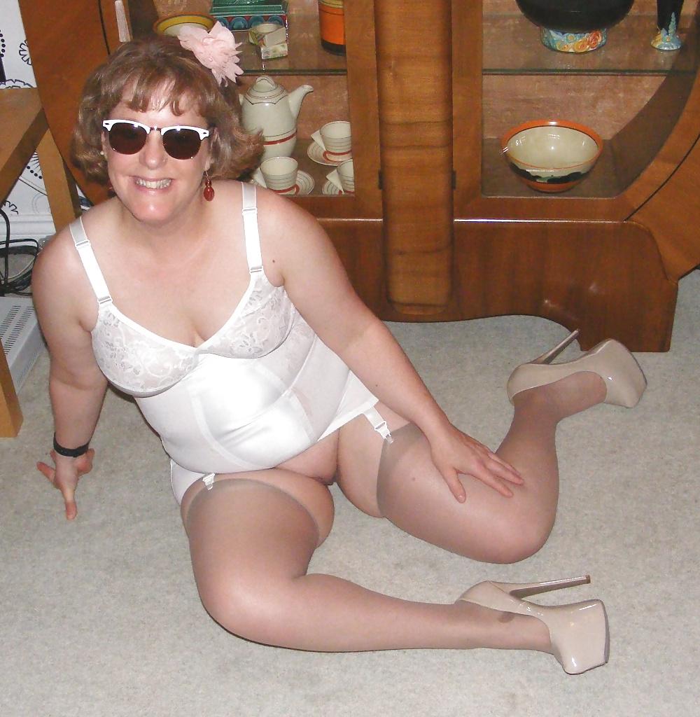 22P K and AussieSam in girdles and stockings
