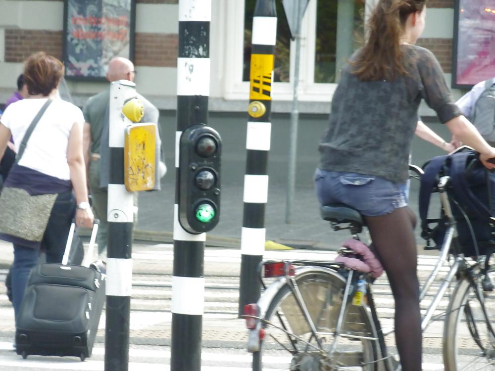25P GIRLS AND MATURE WOMAN ON A SUNNY DAY IN AMSTERDAM