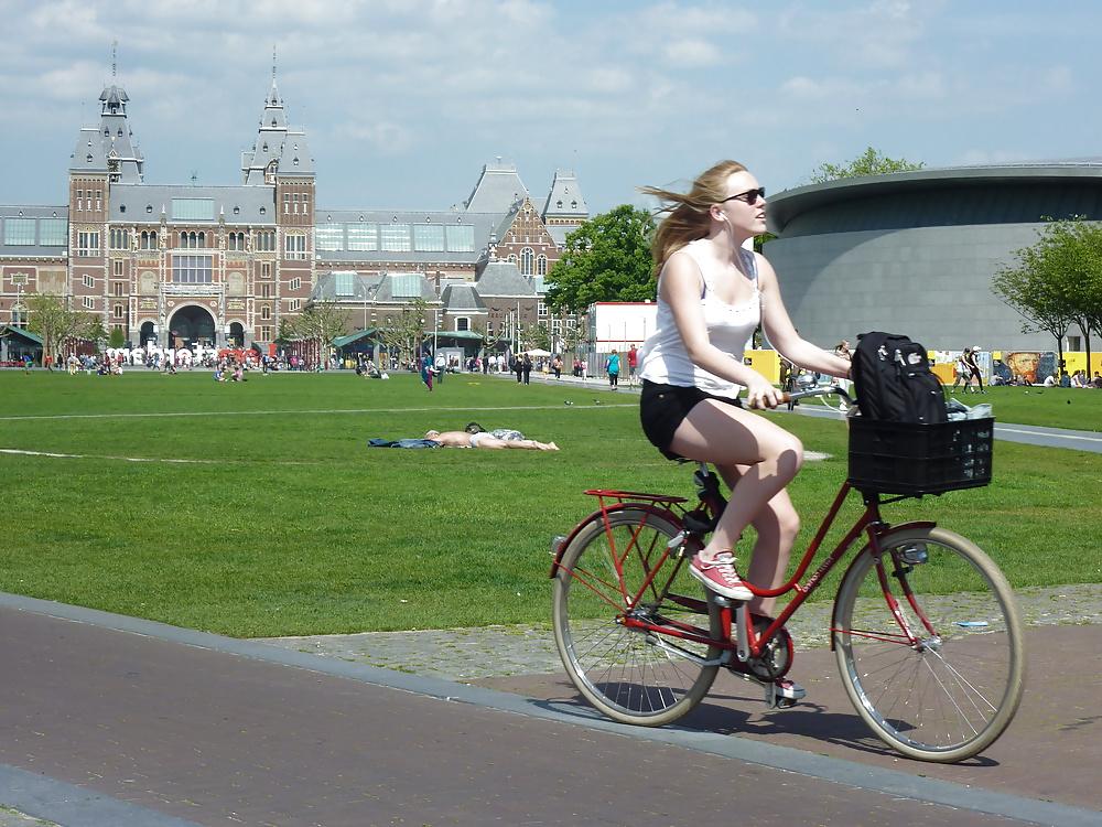 25P GIRLS AND MATURE WOMAN ON A SUNNY DAY IN AMSTERDAM