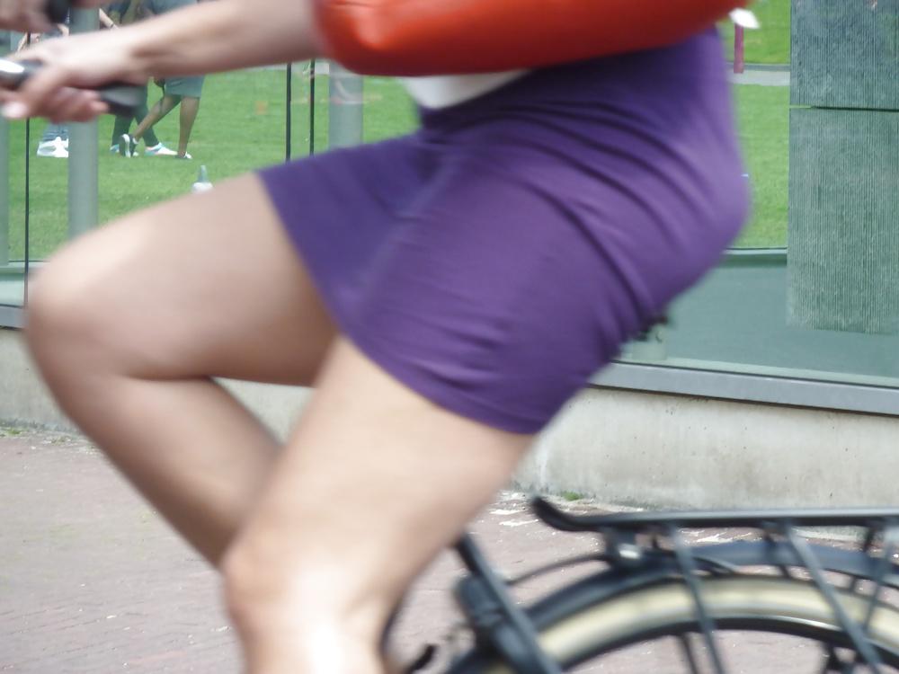 25P GIRLS AND MATURE WOMAN ON A SUNNY DAY IN AMSTERDAM