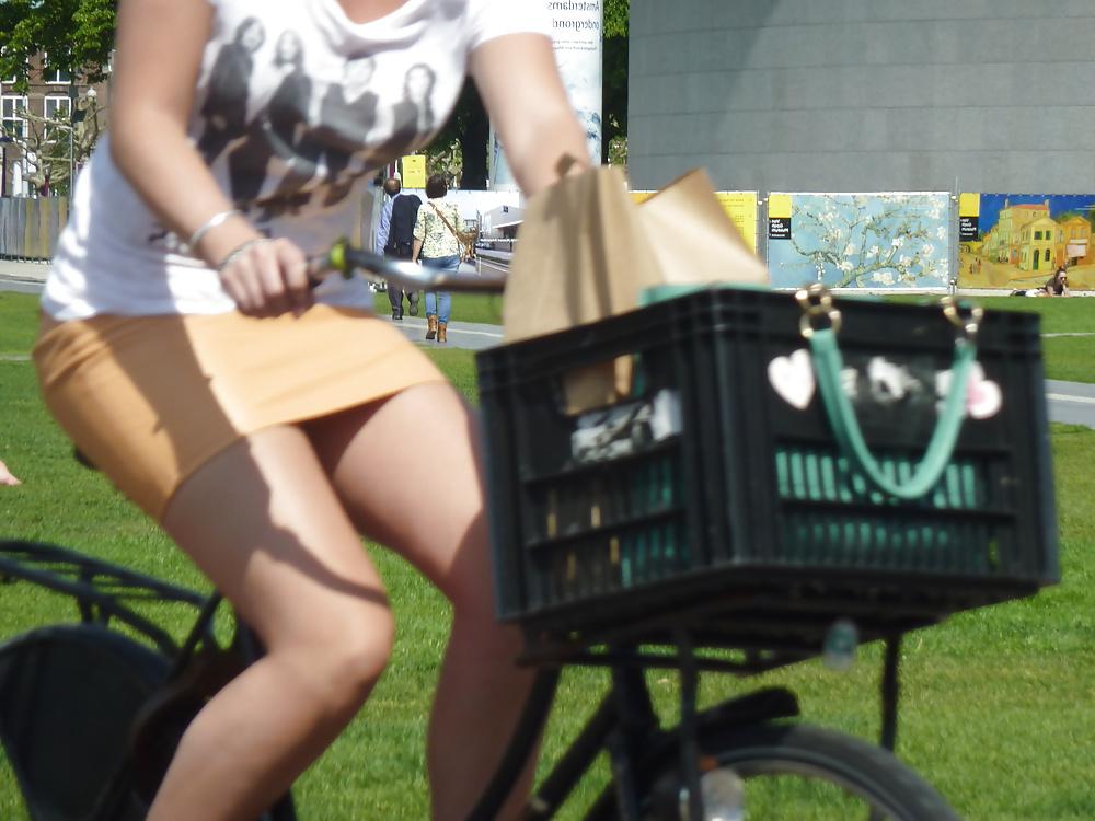 25P GIRLS AND MATURE WOMAN ON A SUNNY DAY IN AMSTERDAM