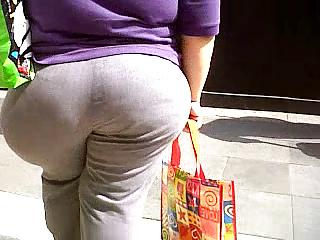 25P Mega booty candids 2