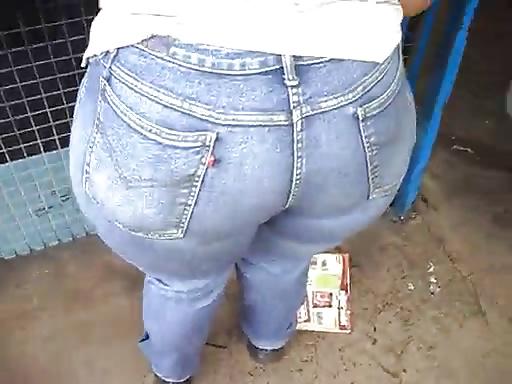25P Mega booty candids 2