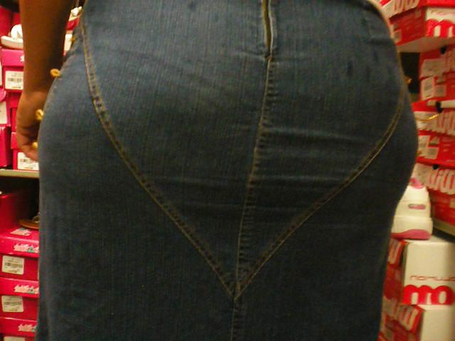 25P Mega booty candids 2