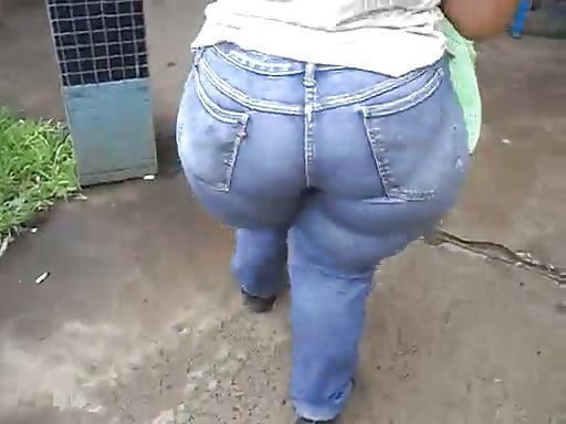 25P Mega booty candids 2