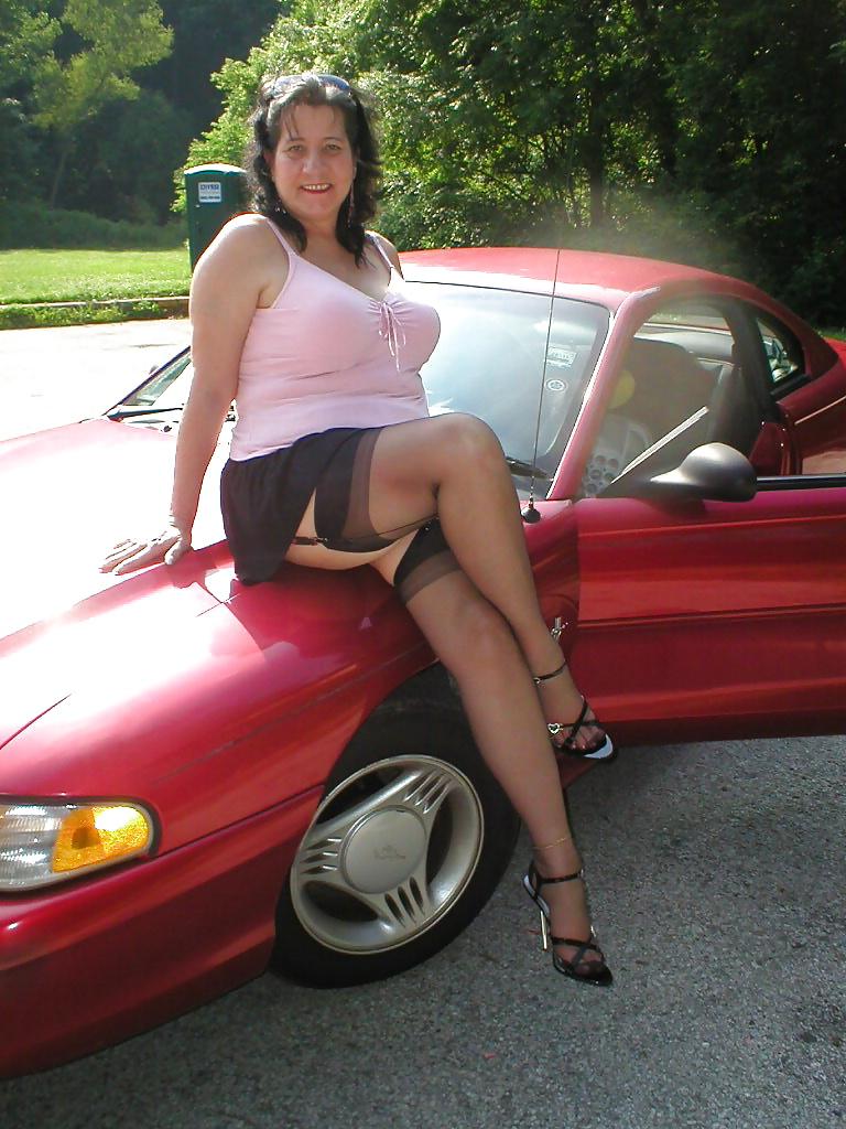 25P Plump slag Joanie in nylons