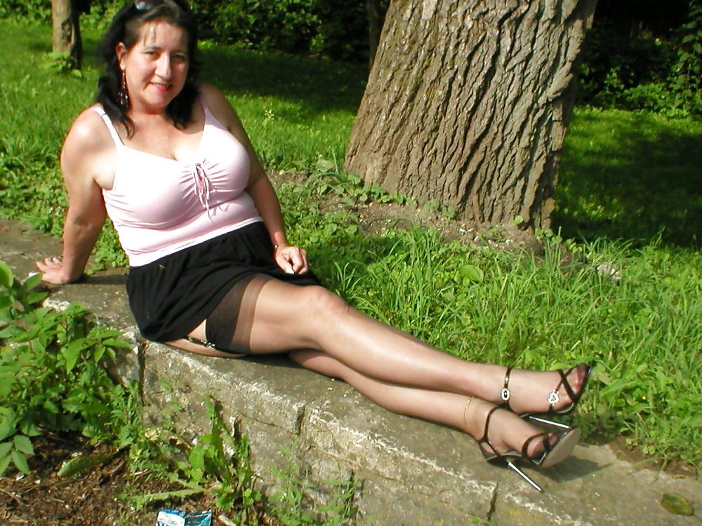 25P Plump slag Joanie in nylons