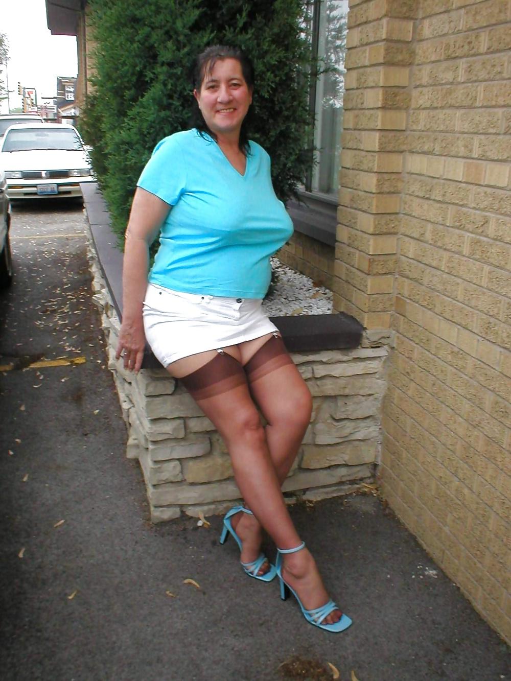 25P Plump slag Joanie in nylons