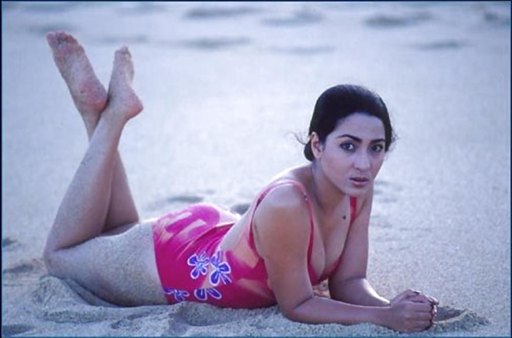 25P Indonesian celebrities Devi Permatasari