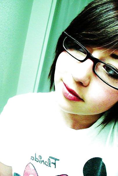 25P Emo lilly