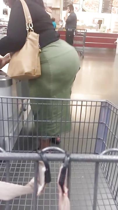 13P Mega booty mature