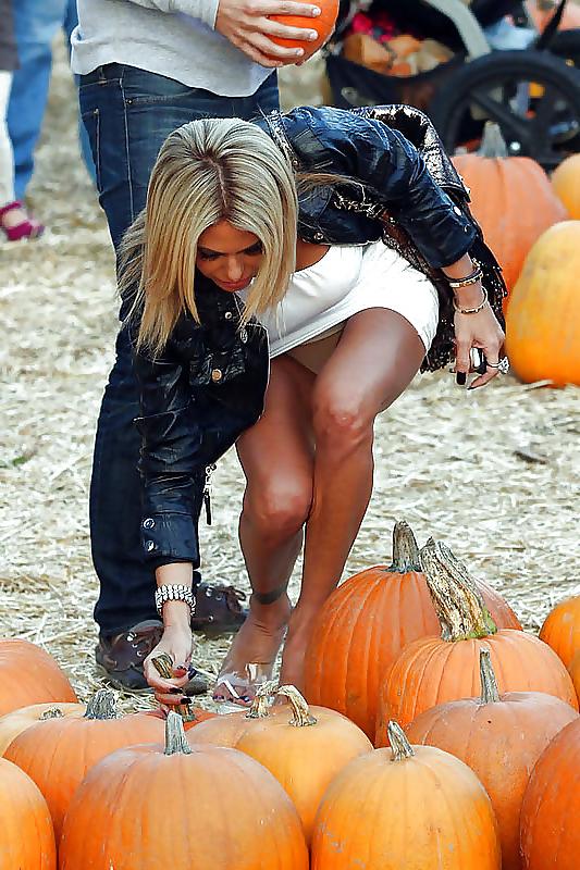 25P Celebrities Upskirt  Pussy