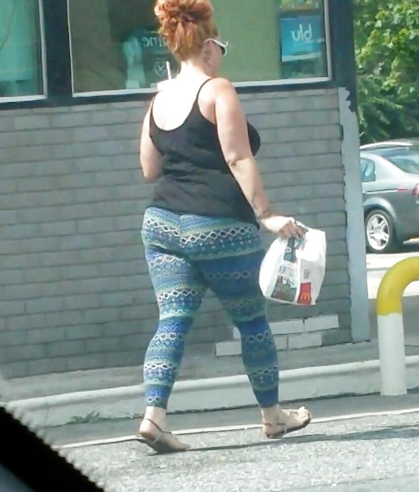 4P Candid big ass booty with tight leggings