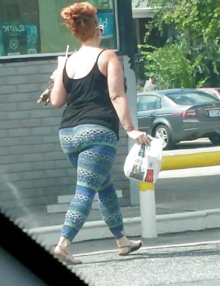 4P Candid big ass booty with tight leggings