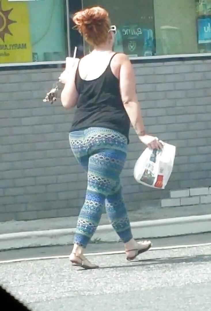 4P Candid big ass booty with tight leggings