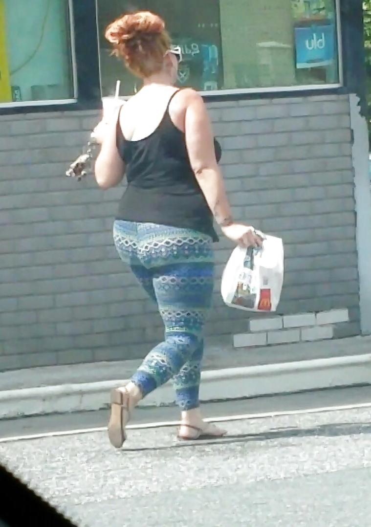 4P Candid big ass booty with tight leggings