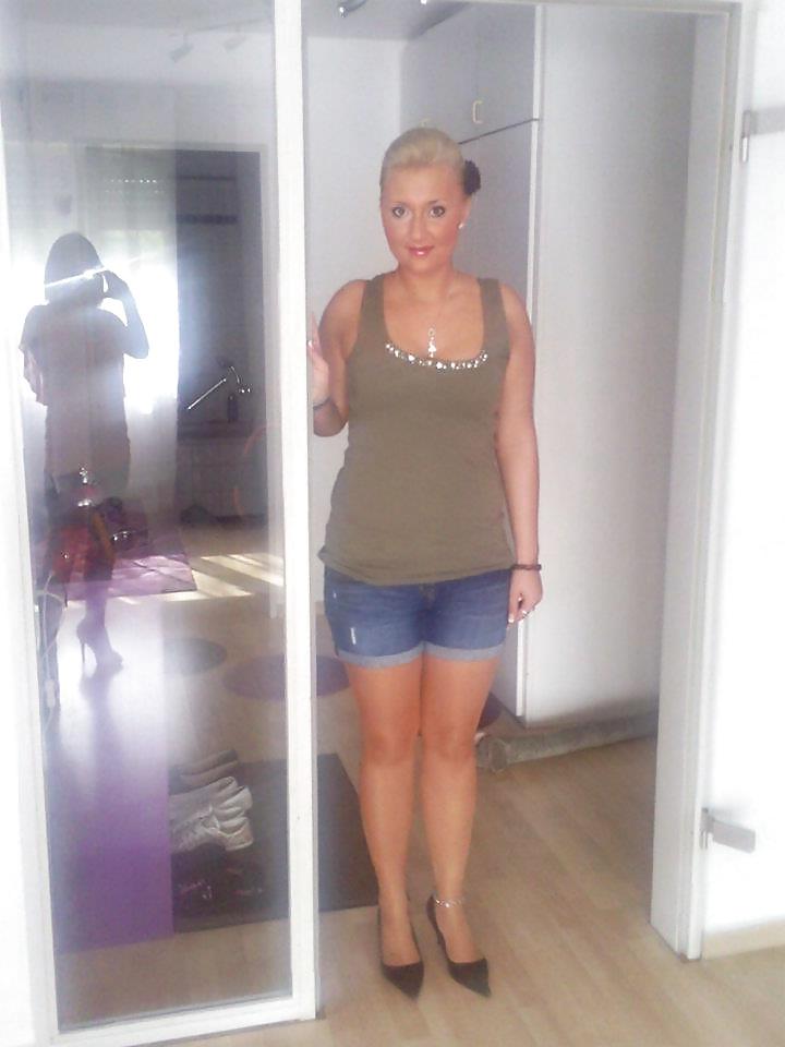 9P Sandra German MILF