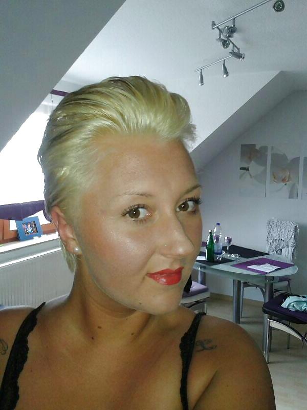 9P Sandra German MILF