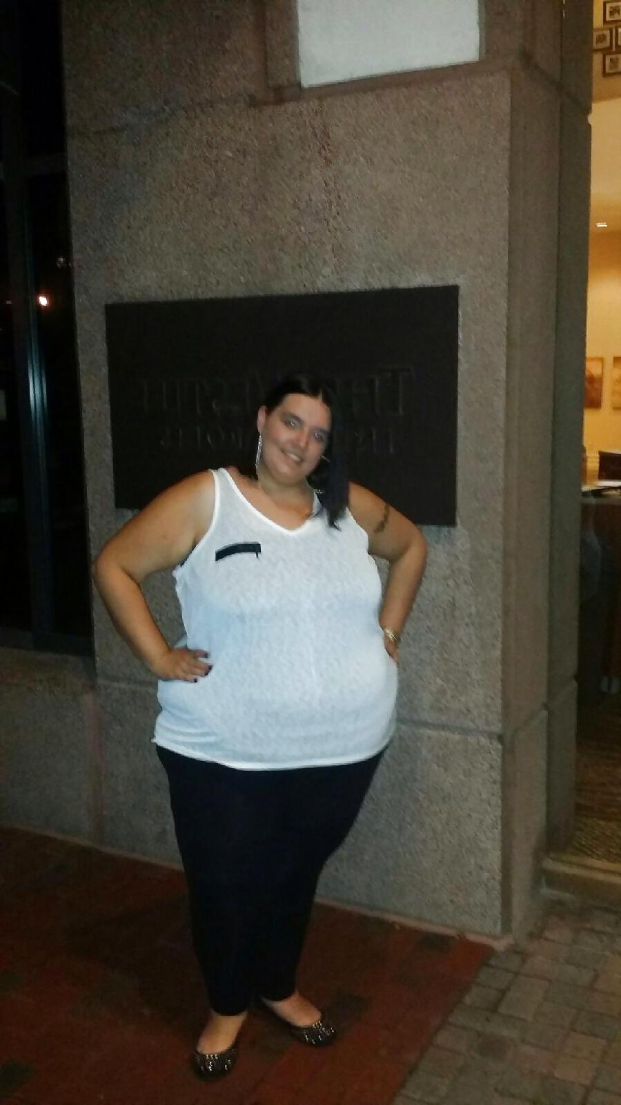 11P Big white booty and titts 