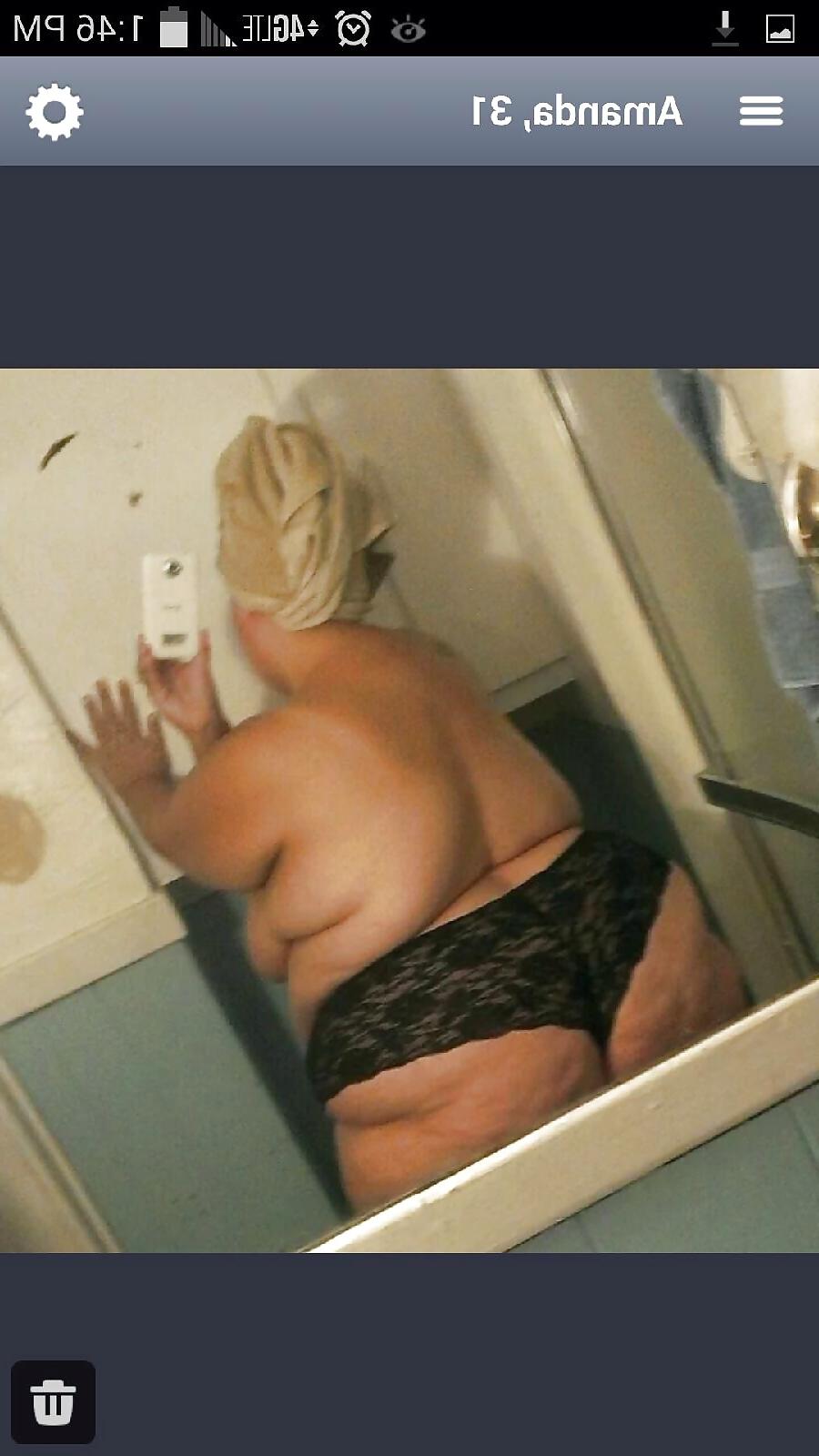 11P Big white booty and titts 