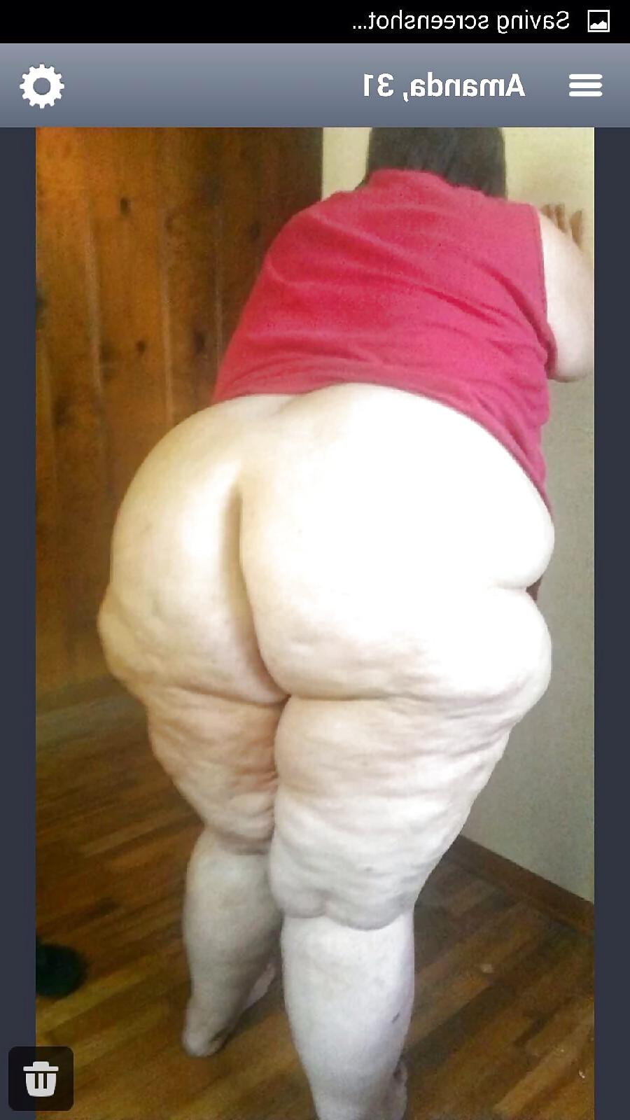 11P Big white booty and titts 