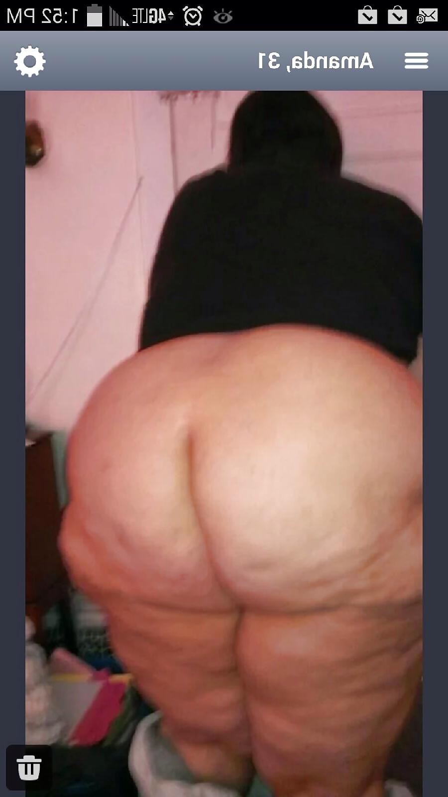 11P Big white booty and titts 