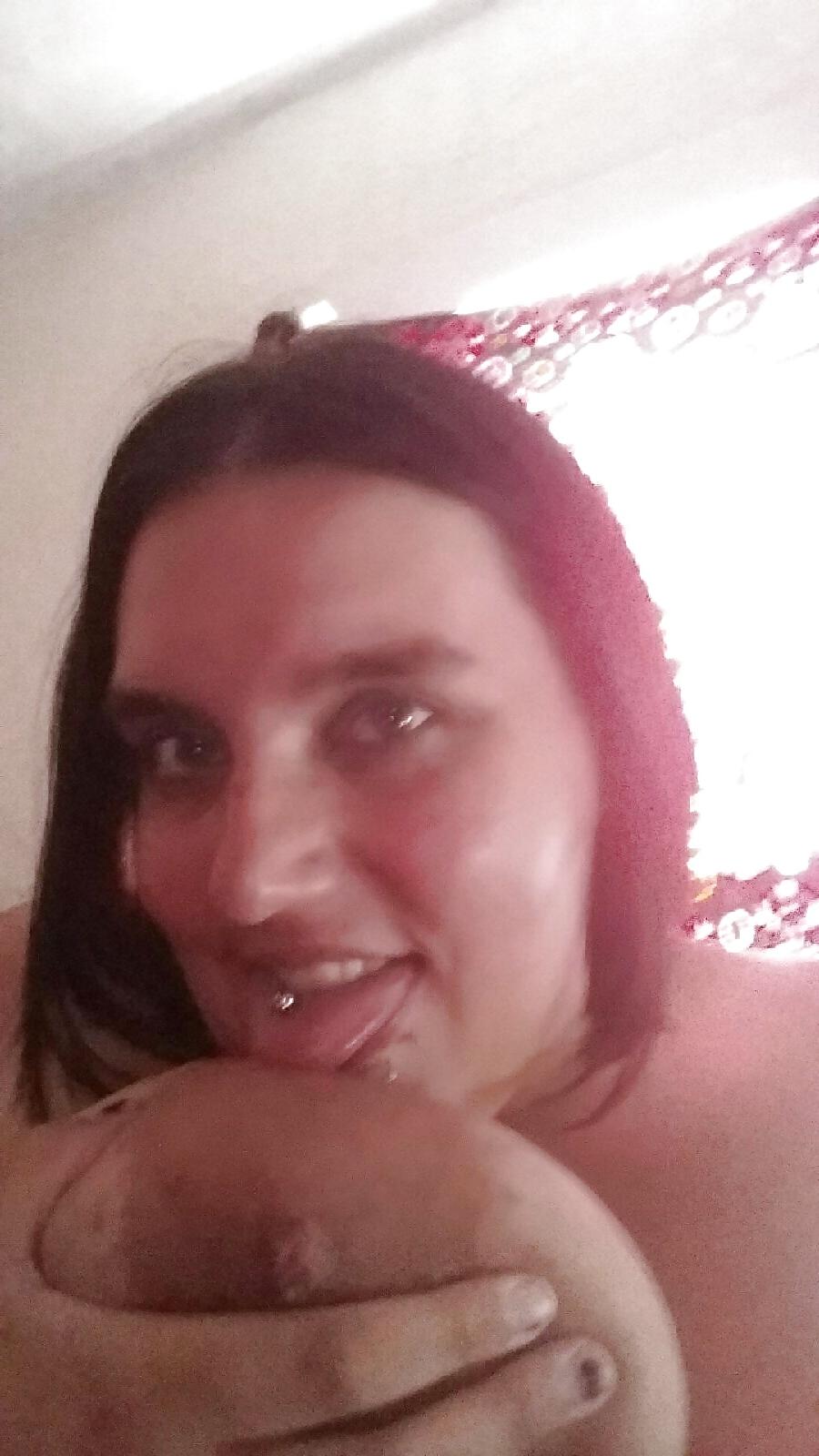 11P Big white booty and titts 