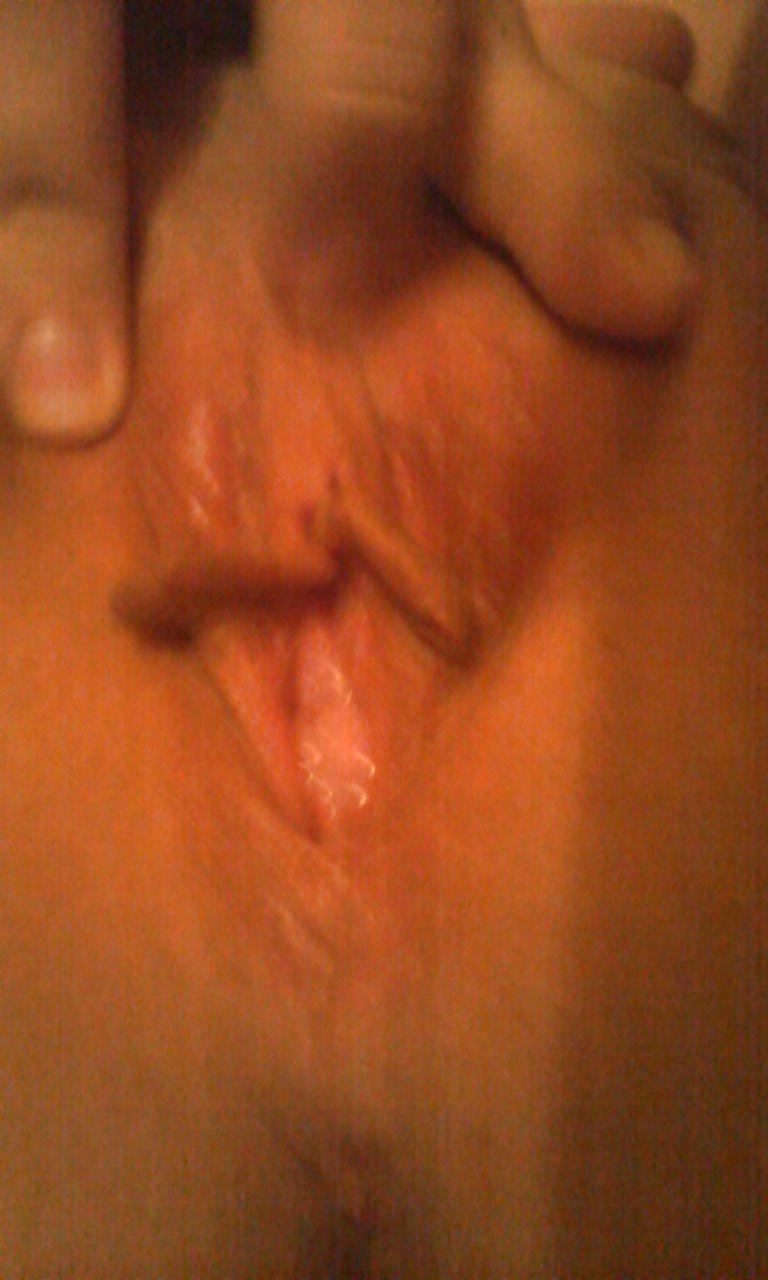23P Wet pussy spread open