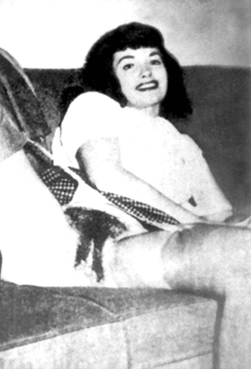 25P Bettie Page in daring photos