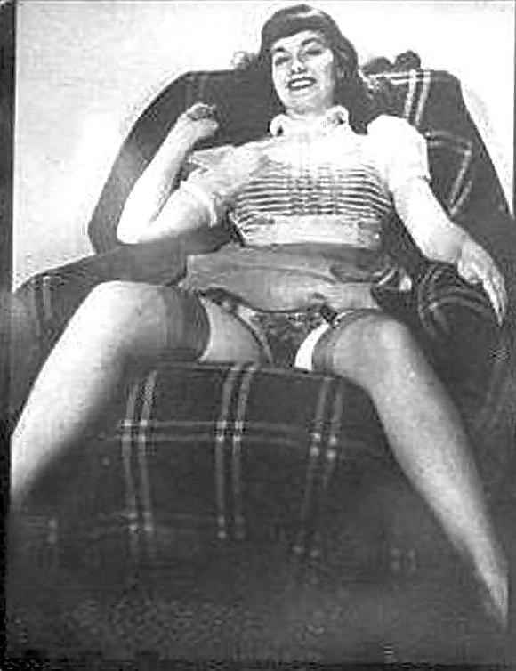25P Bettie Page in daring photos