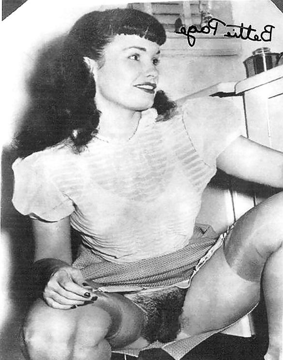 25P Bettie Page in daring photos