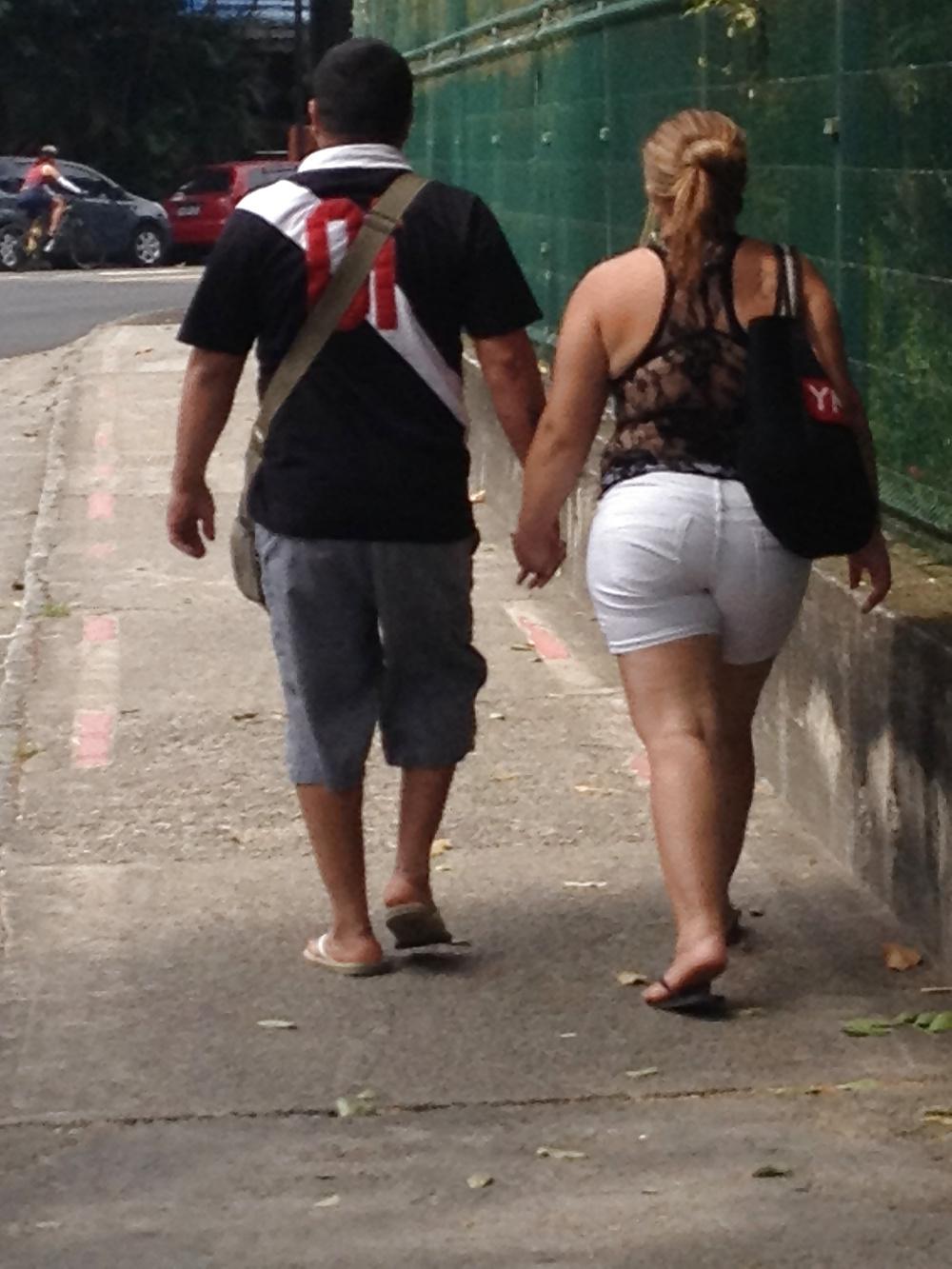 16P Women on the street who want to fuck.