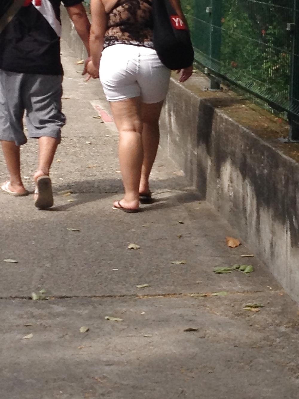 16P Women on the street who want to fuck.