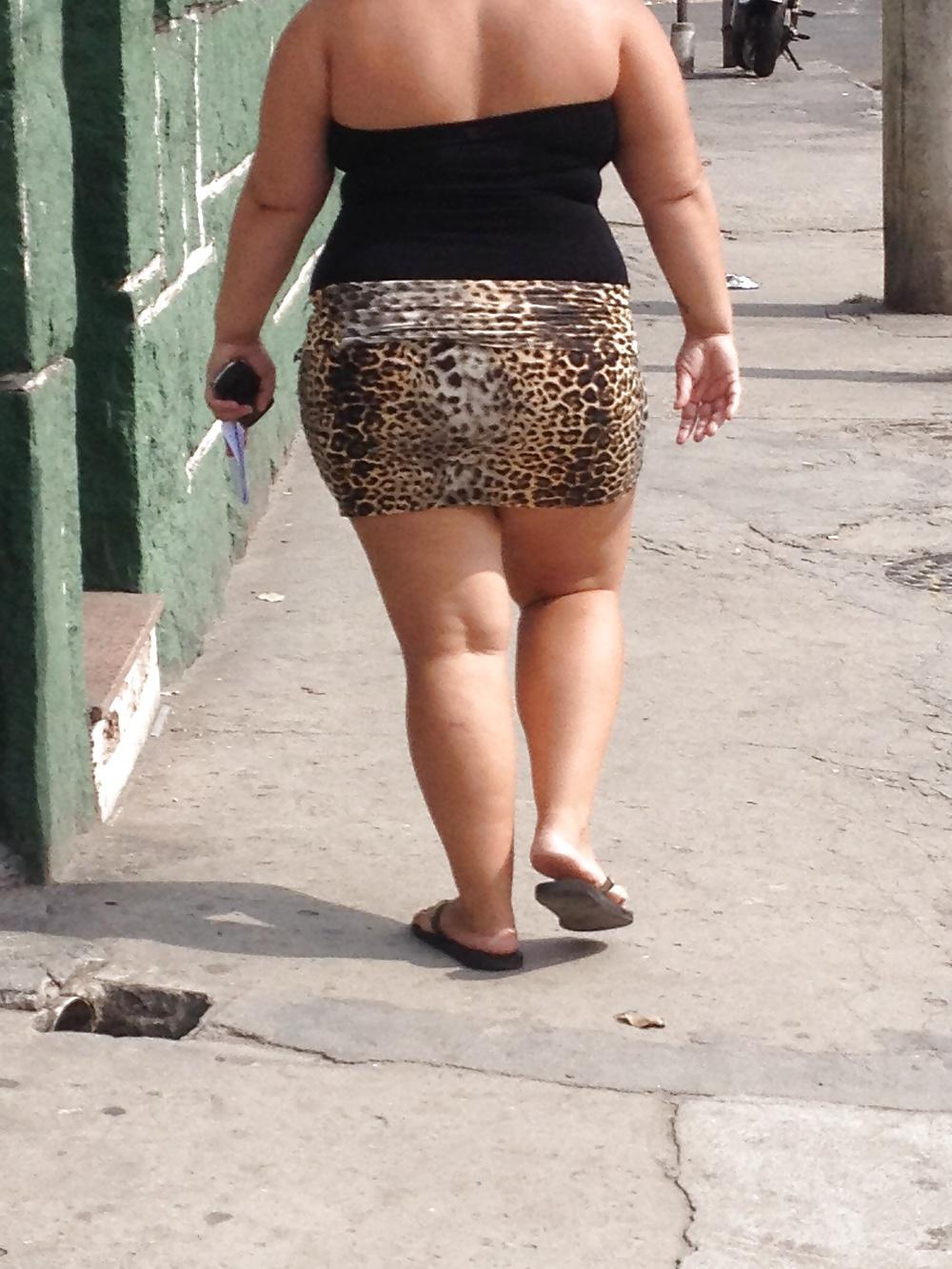 16P Women on the street who want to fuck.