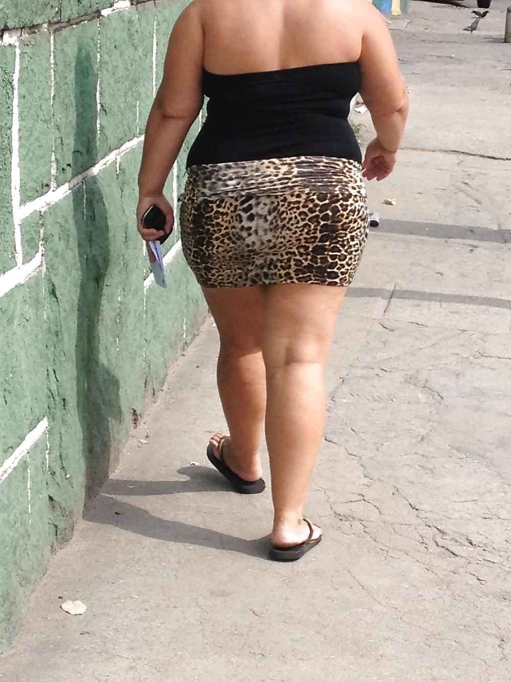 16P Women on the street who want to fuck.