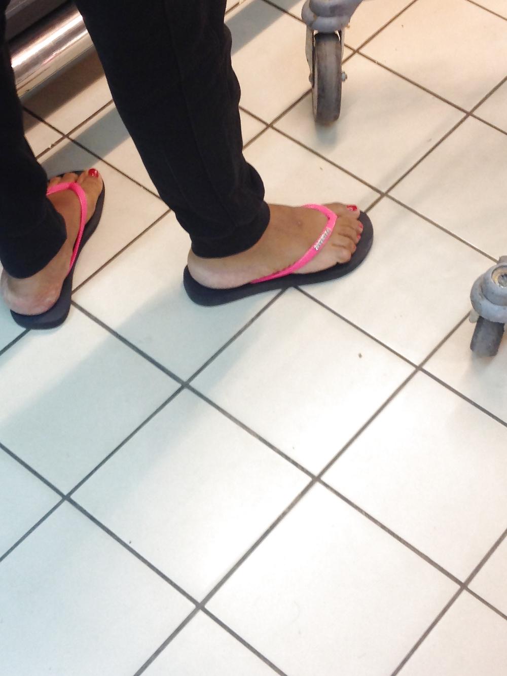 25P Feet & Street