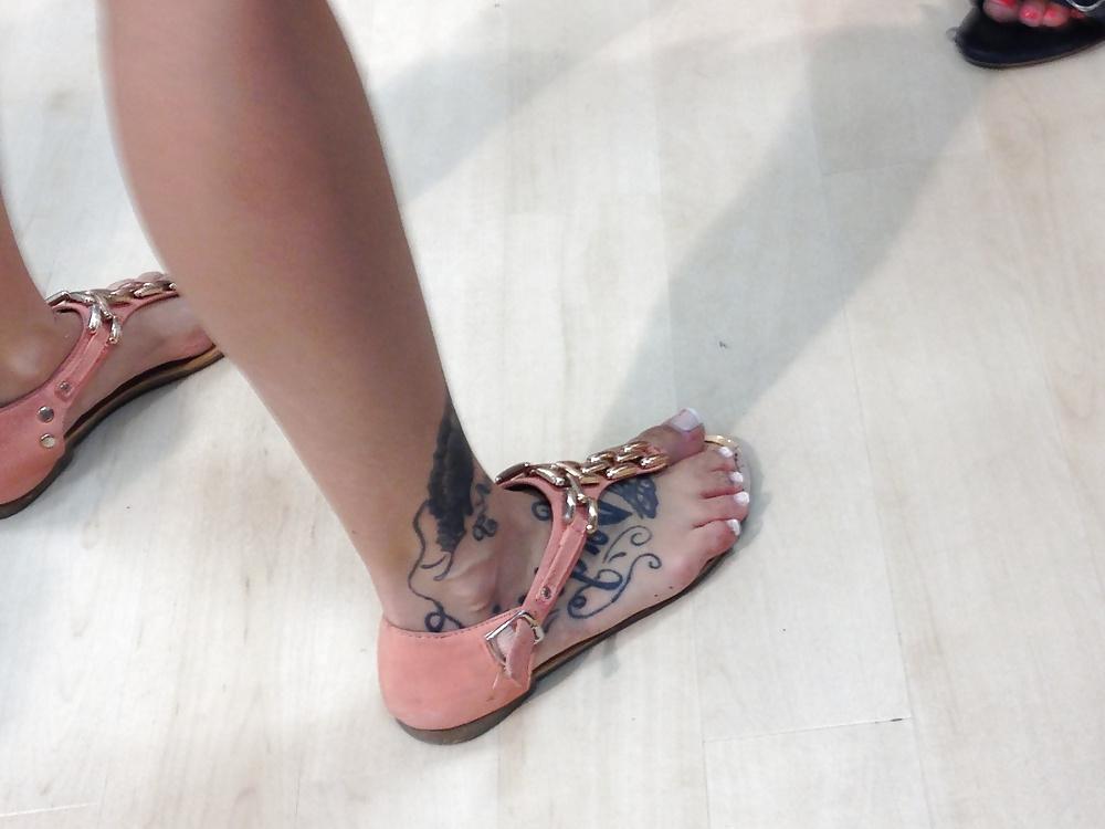 25P Feet & Street