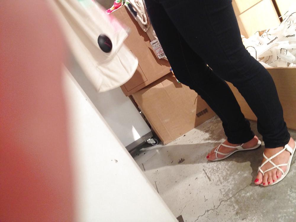 25P Feet & Street